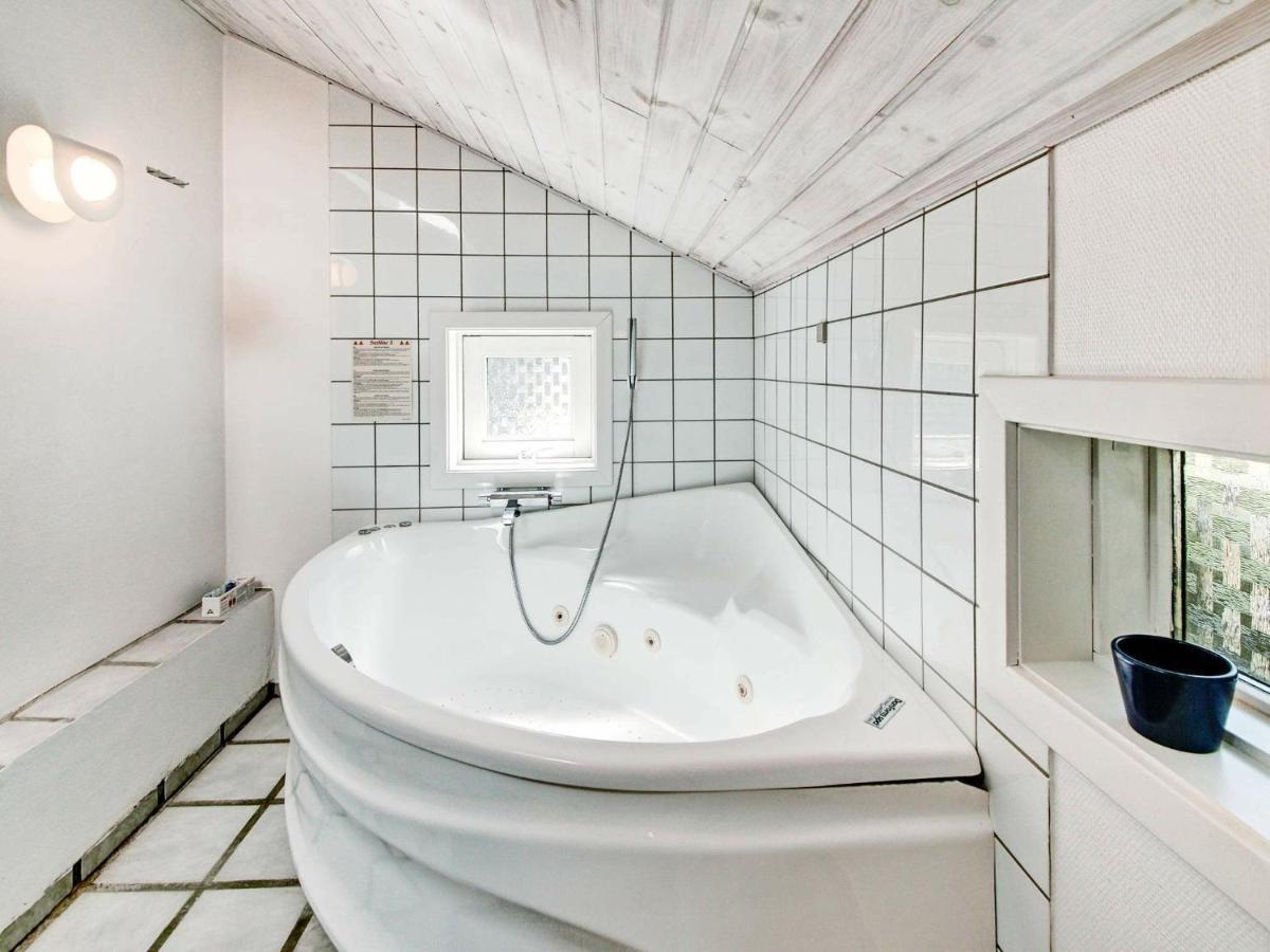 8 Person Holiday Home In Nex Vester Somarken Exteriér fotografie